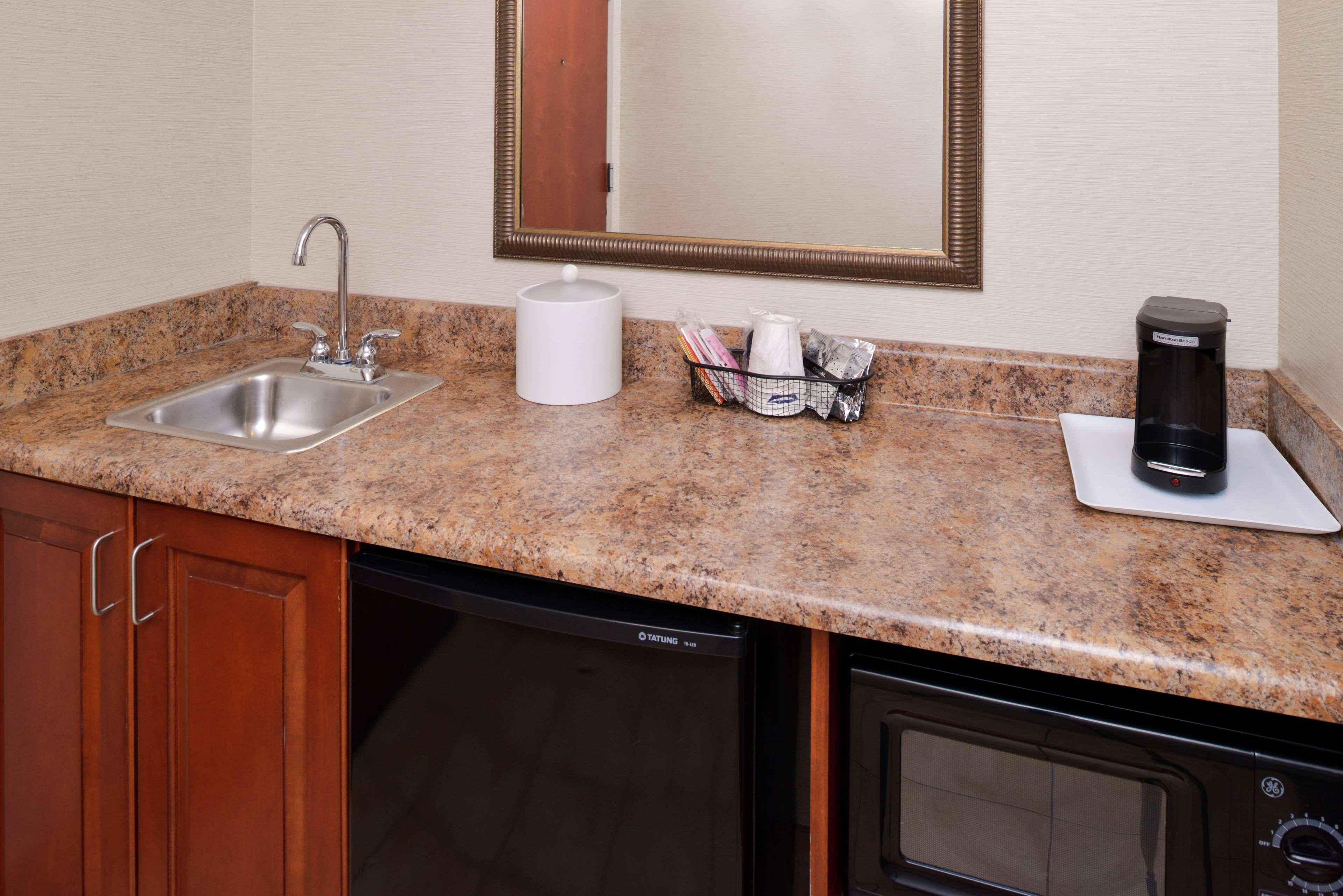 Hampton Inn & Suites Уилмингтон Экстерьер фото