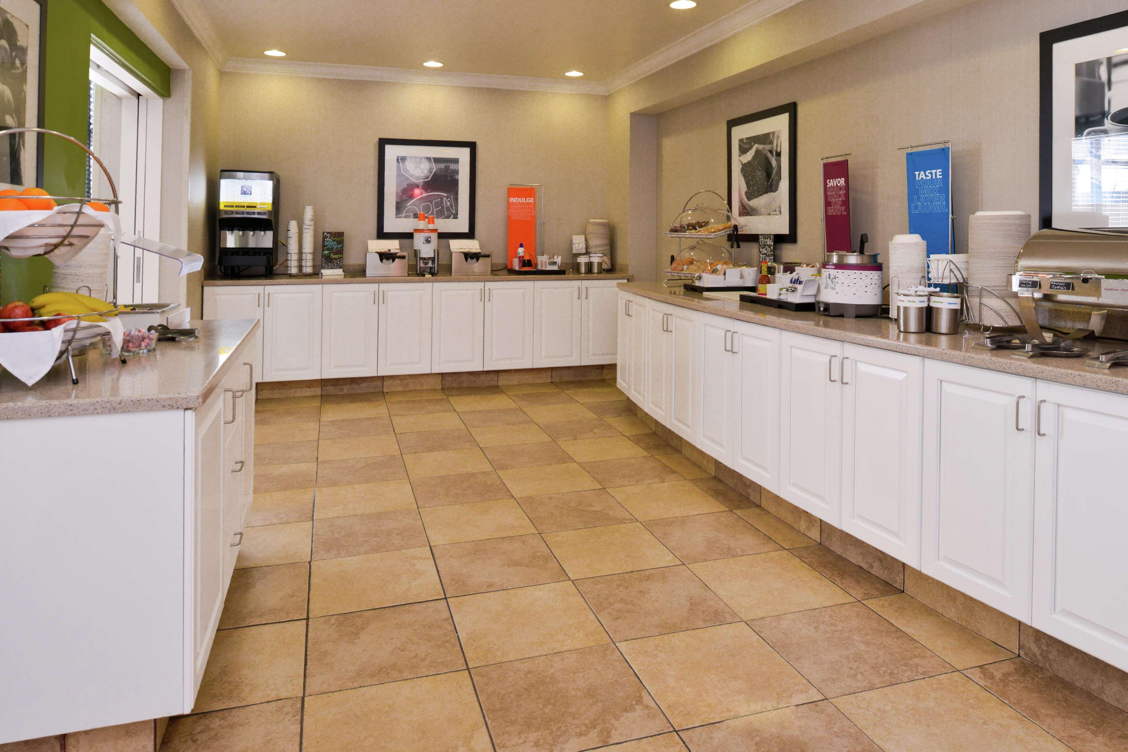Hampton Inn & Suites Уилмингтон Экстерьер фото