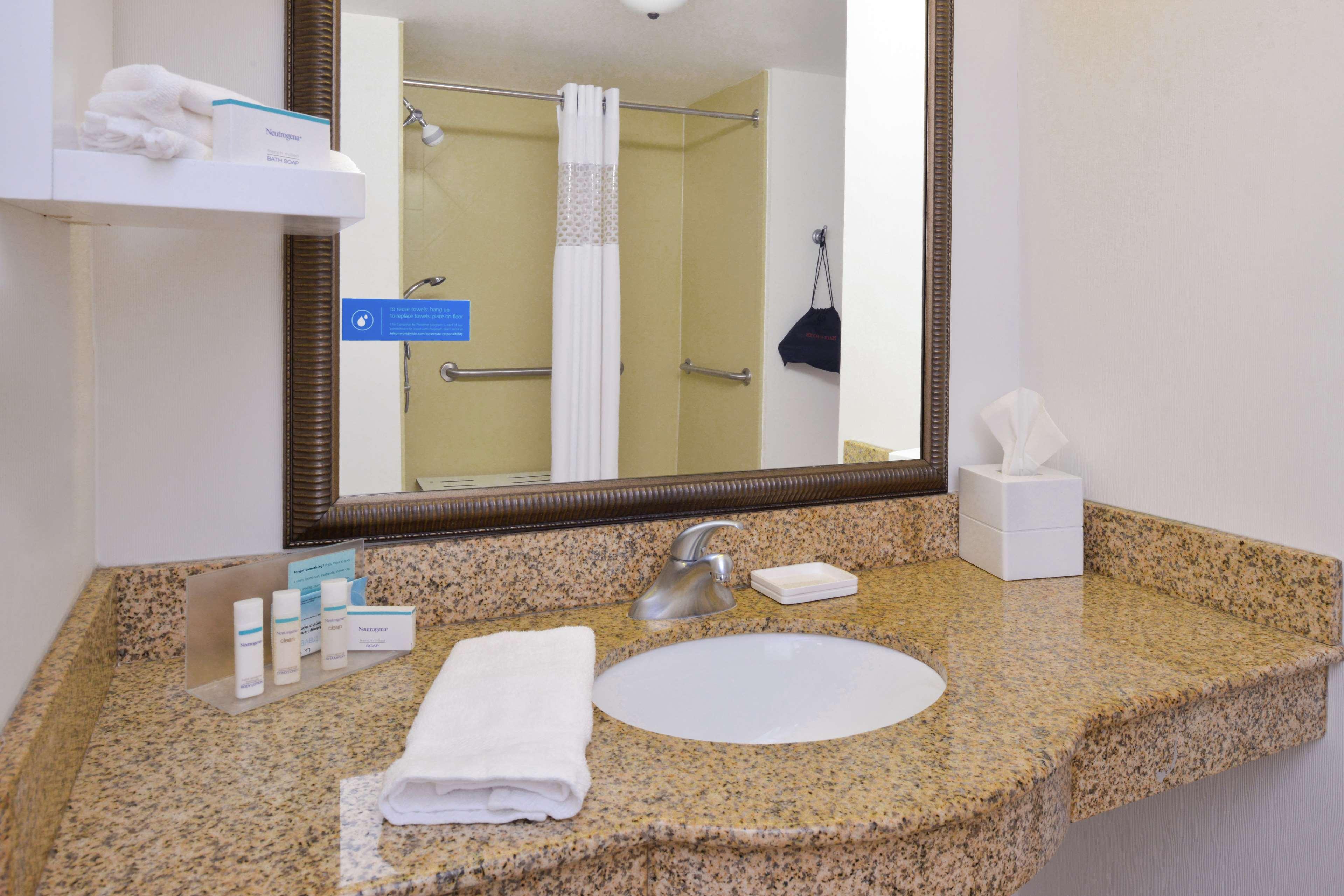 Hampton Inn & Suites Уилмингтон Экстерьер фото