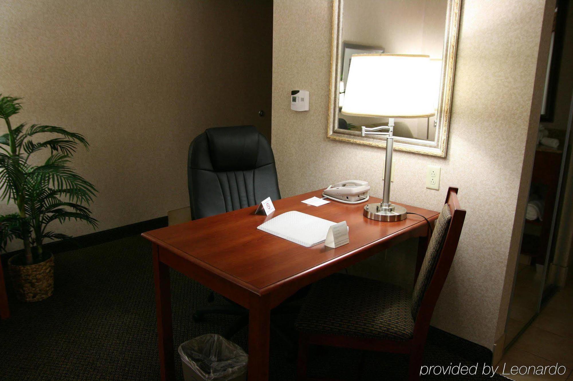 Hampton Inn & Suites Уилмингтон Номер фото